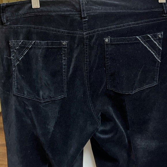 Like New! WHBM Black Velvet BOOT LEG Jeans - Picture 5 of 5